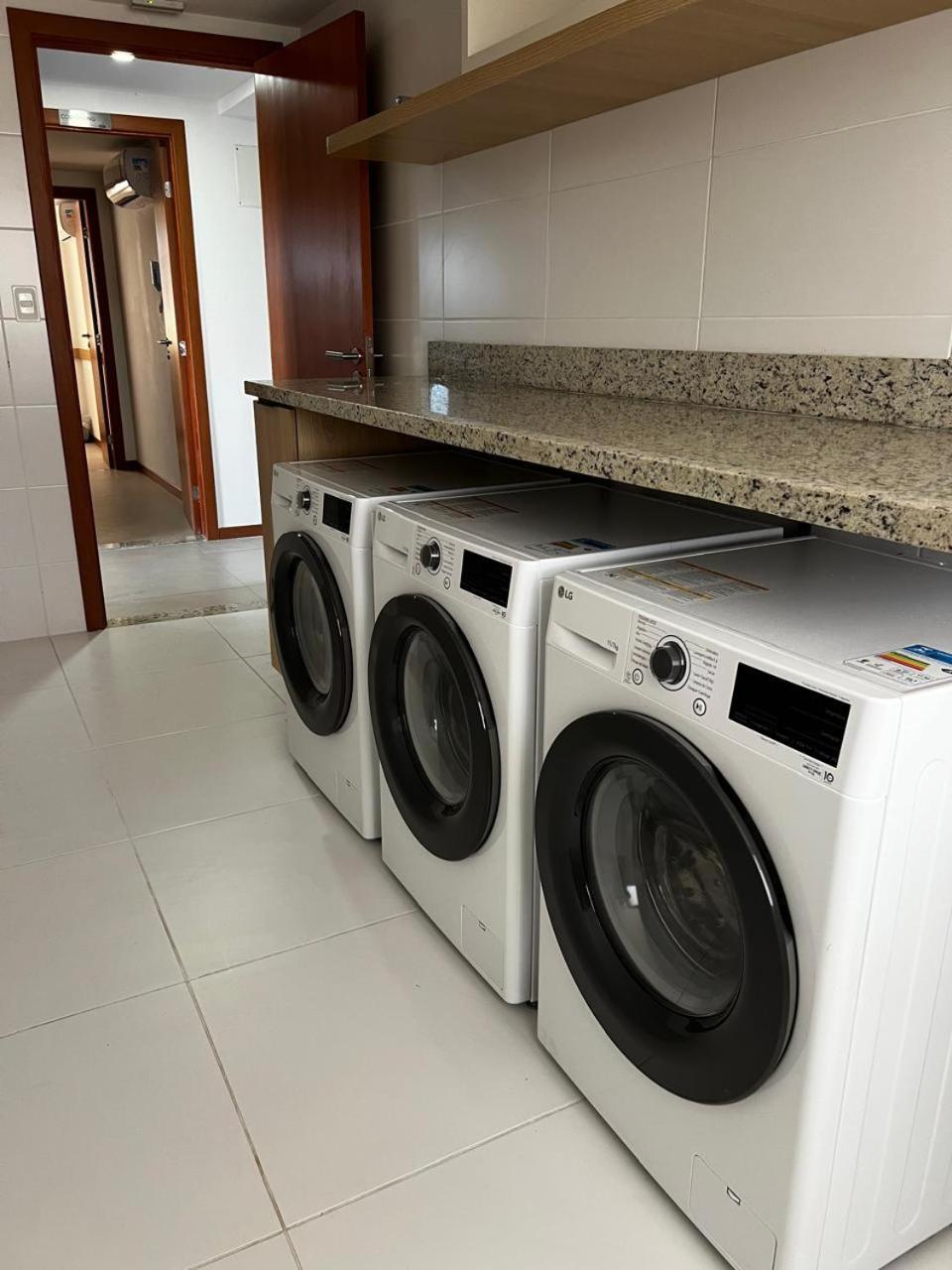 Novo Frente Metro, Ao Lado Shopping Bahia Apartment